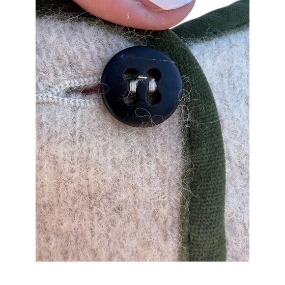 Isabella G Vintage Embroidered Wool Button Up Austrian Floral Cardigan Size XL - Picture 7 of 9